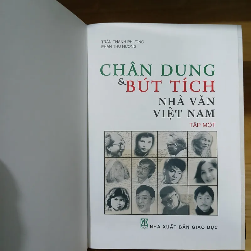 Chân Dung & Bút Tích Nhà Văn Việt Nam (Tập 1) 277034