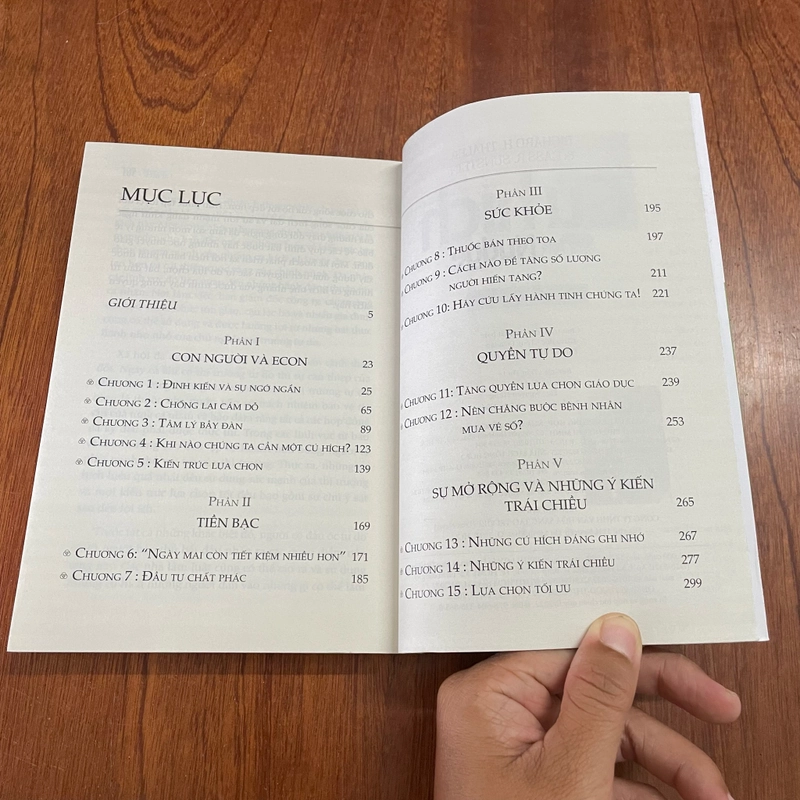 II Sách Kỹ Năng: Cú Hích _ Nudge - RICHARD H. THALER & CASS R. SUNSTEIN - 2022 476289