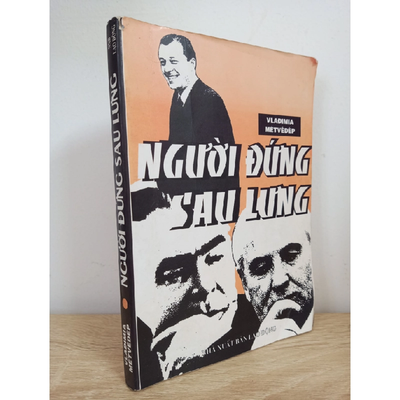 [Phiên Chợ Sách Cũ] Người Đứng Sau Lưng - Vlađimia Métvêdép 1512 352580