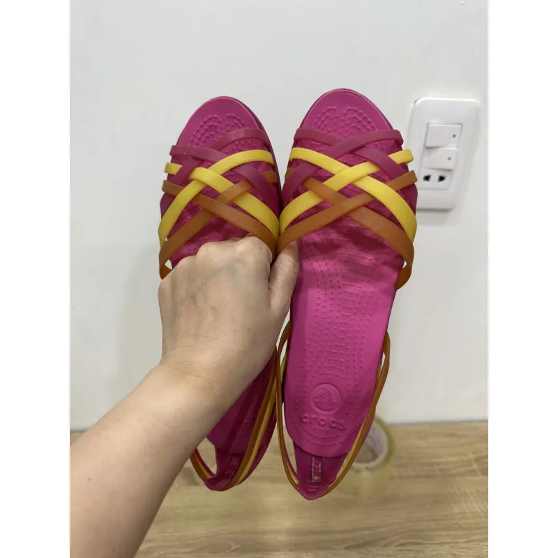 Giày crocs 2hand size w7-38 độ mới cao hình chụp thật 989688