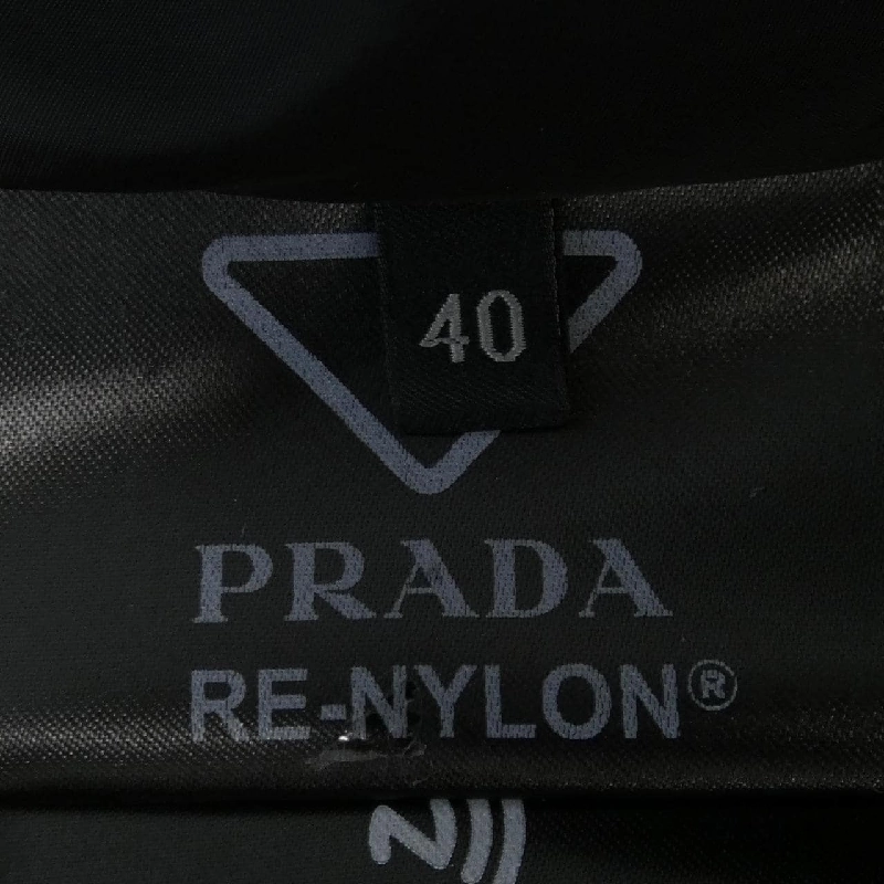 Áo khoác lông vũ PRADA logo hình tam giác 29Y955 S212 1WQ8 632811