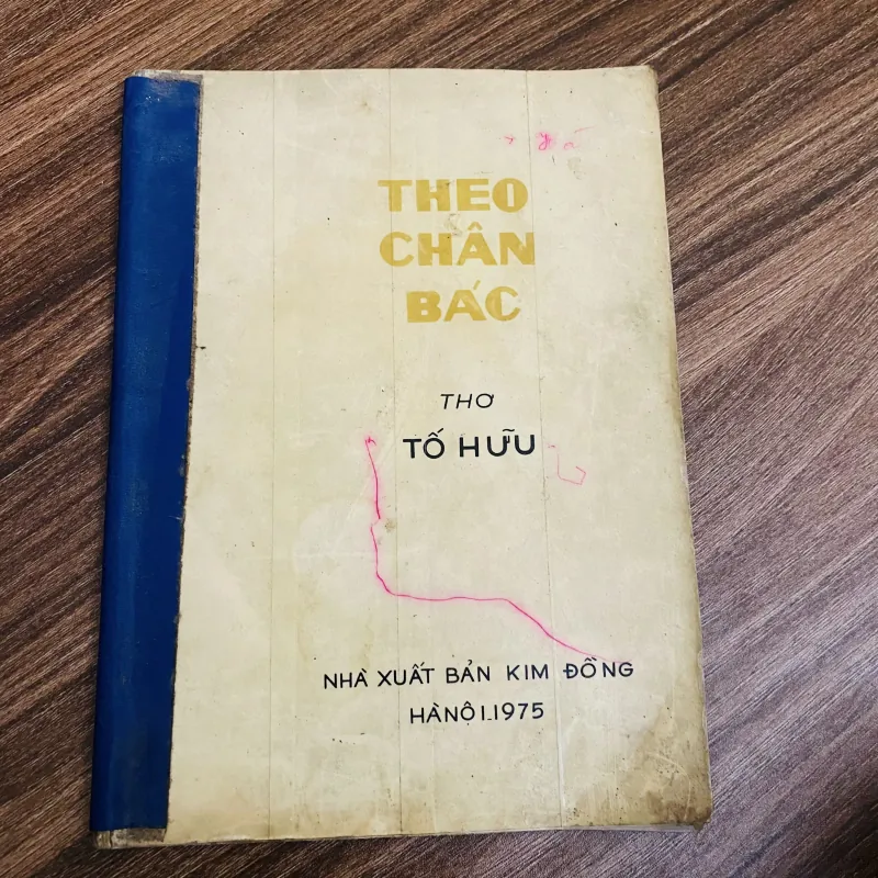 Theo chân - thơ Tố Hữu - nxb 1975 1024301