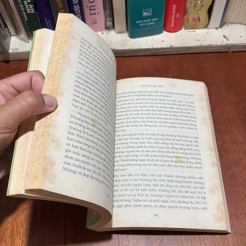 II Tản Văn: Bởi Vì Thấu Hiểu Cho Nên Từ Bi - Bạch Hạc Mai - 2014 795573