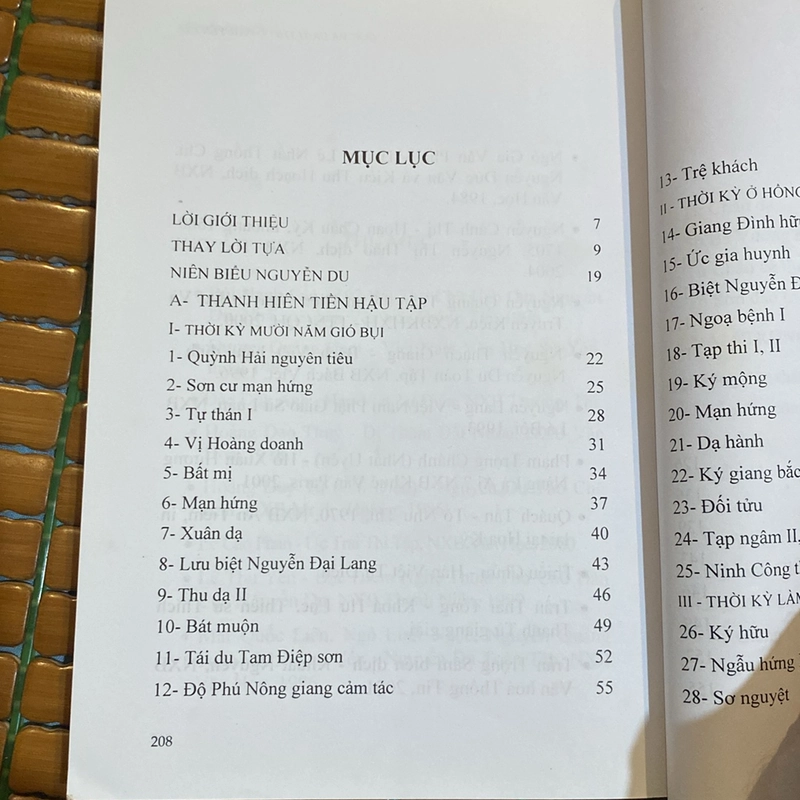Đọc và dịch thơ chữ Hán của Nguyễn Du, xuất bản năm 2007 476807