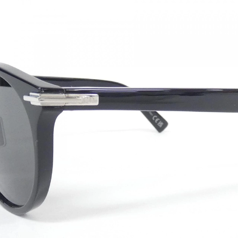 【Sản phẩm mới】Kính mát BLACKSUIT R4U của Christian Dior 625301