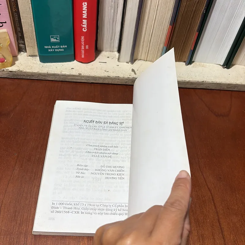 II Văn Học Nước Ngoài: Người Đàn Bà Đáng Sợ - Những Vụ Án Nổi Tiếng Của Thế Giới - 2004 727072
