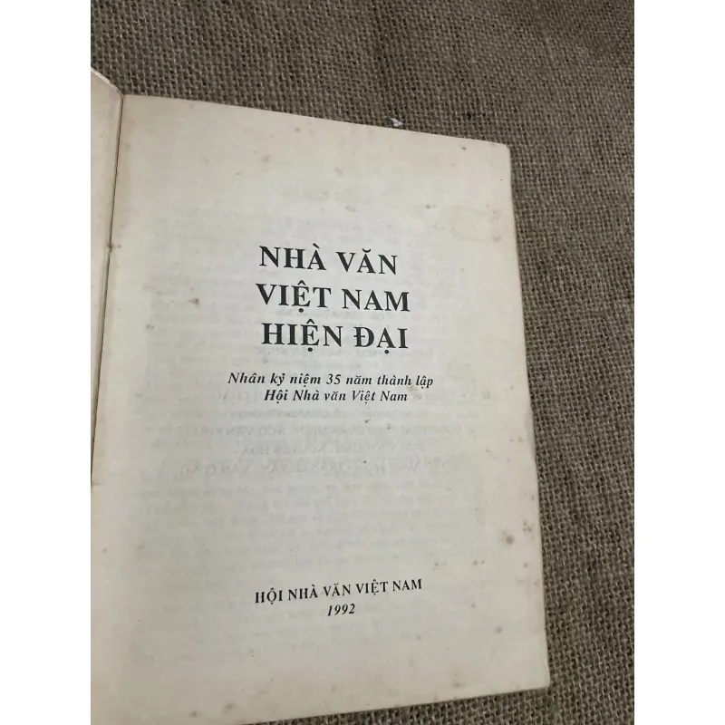 Nhà văn hiện đại Việt Nam 797074