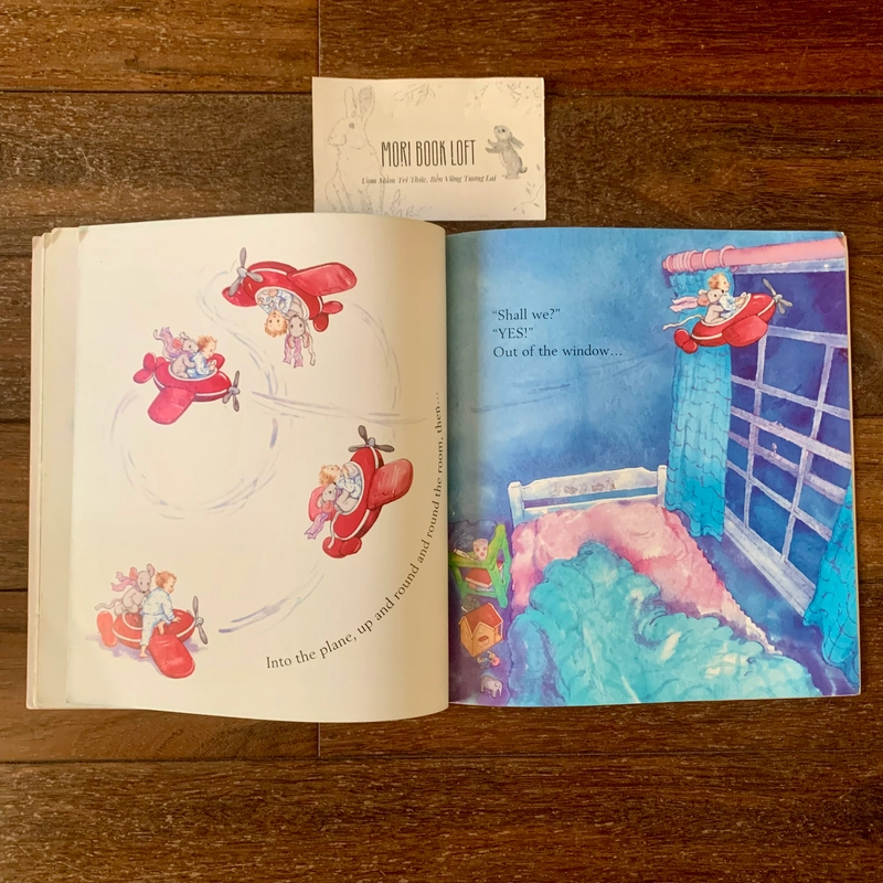 Sách ngoại văn Tom and Small, Used 432287