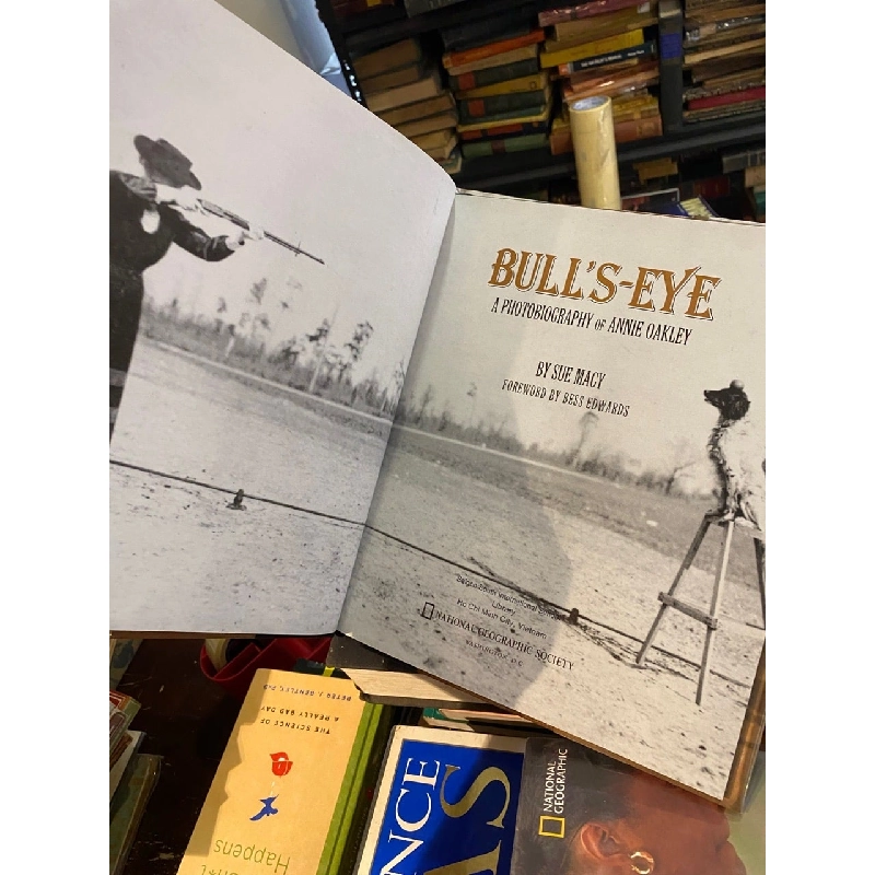 Bull’s-Eye: A Photography of Annie Oakley 1022693
