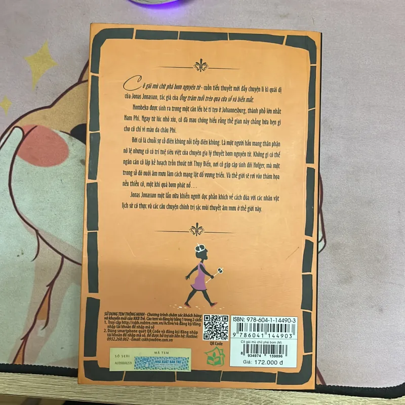 Cô gái mù chữ hái bom nguyên tử 976413