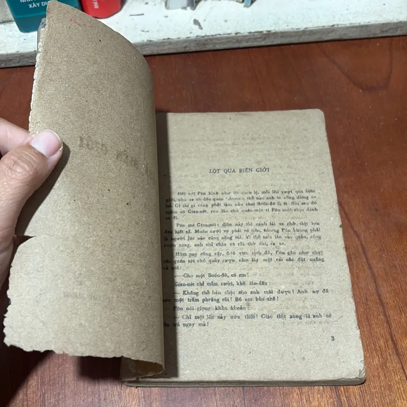 II Sách Xưa: Lọt Qua Biên Giới - Viết Linh - 1984 751409