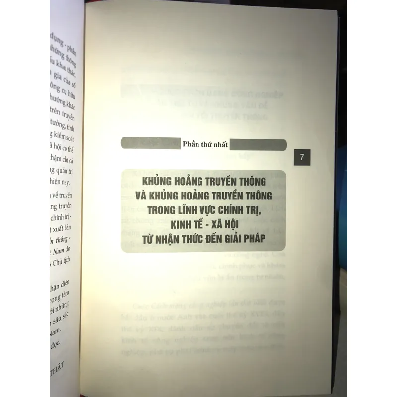 Quản trị, xử lý khủng hoảng truyền thông - Bài học quốc tế và vấn đề rút ra… 704337