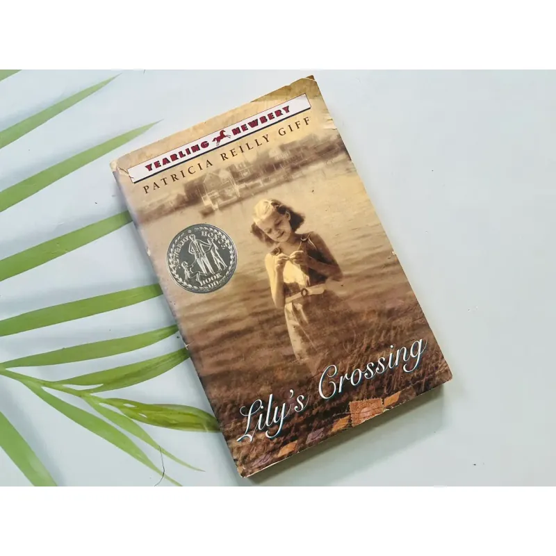 Ngoại văn thiếu nhi Lily’s Crossing 779423