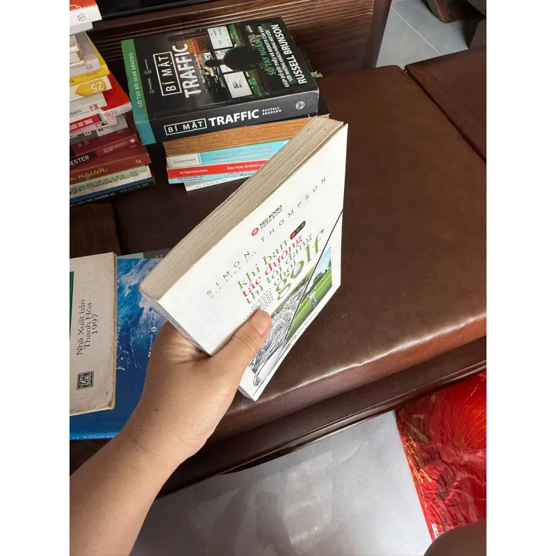 Khi Bạn Tắc Đường Thì Tôi Đang Chơi Golf | Simon Thompson- K4 1026064