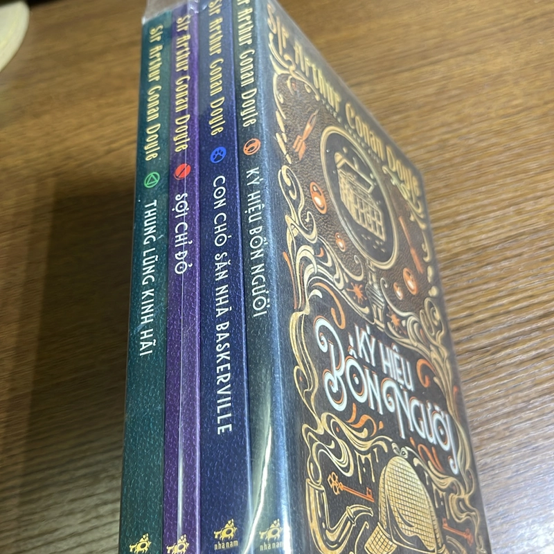 4 quyển Sir Arthur Conan Doyle 498559