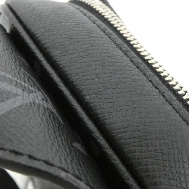 Túi đeo chéo ngoài trời Louis Vuitton Taiga Lama M30741 - Hàng hiệu Chính hãng 802799