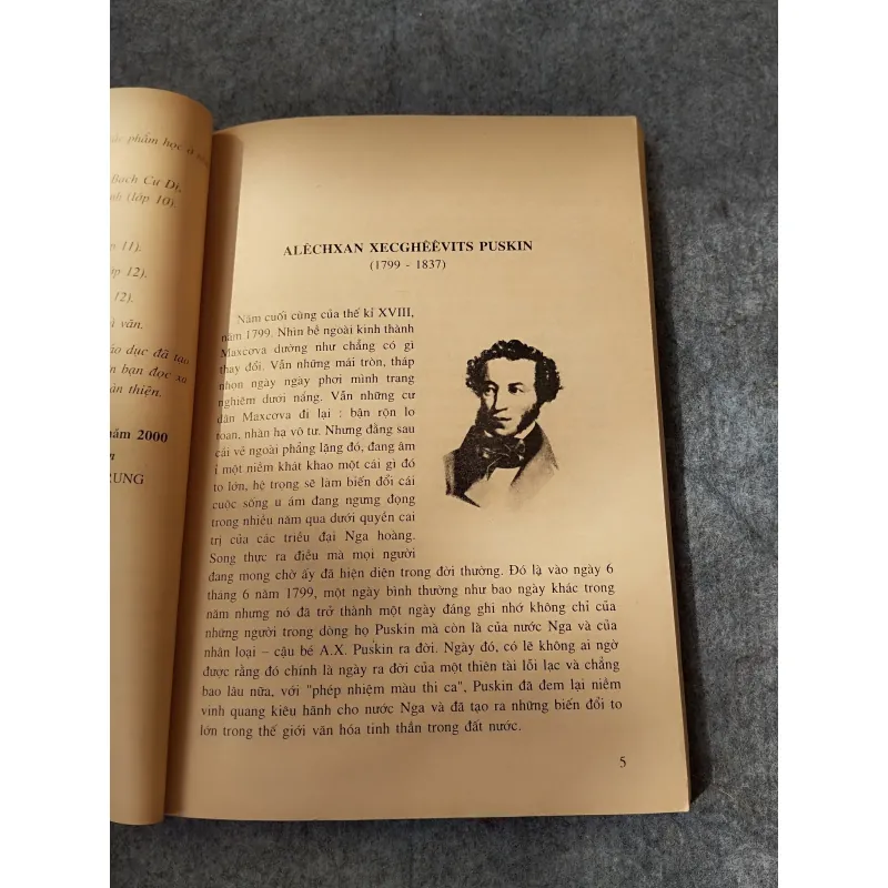 CHÂN DUNG CÁC NHÀ VĂN THẾ GIỚI TẬP BA 720731