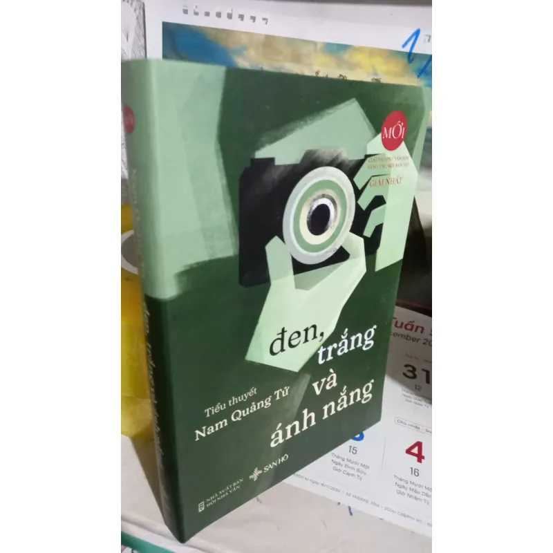 đen trắng và ánh nắng 786113