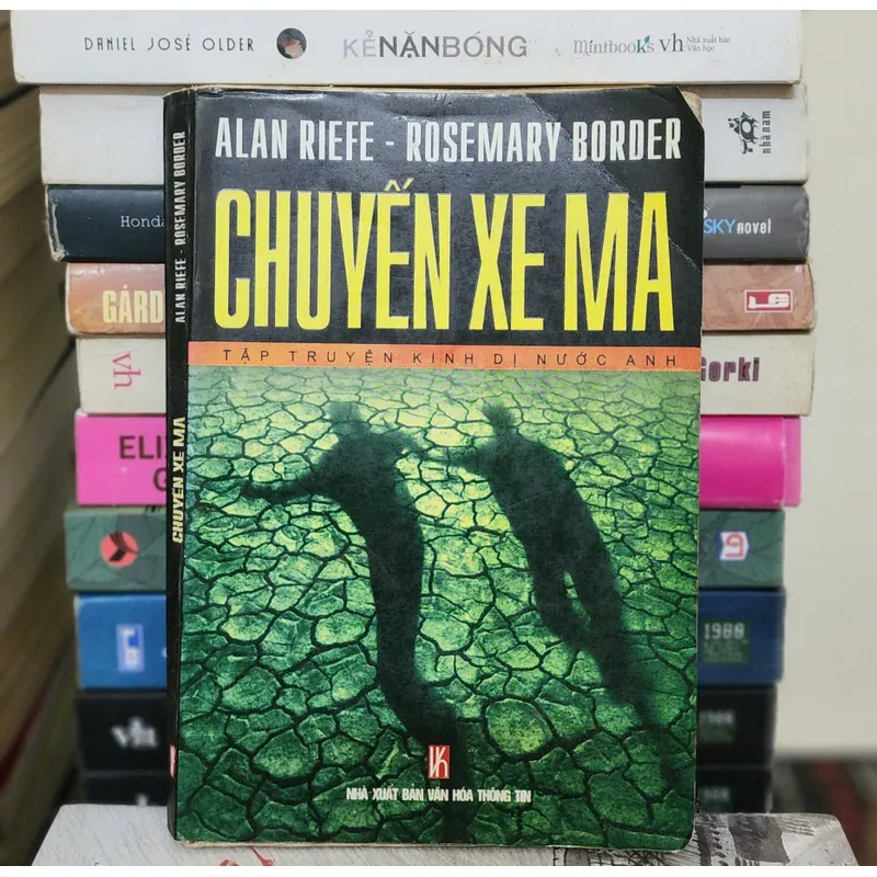 Tập truyện kinh dị: CHUYẾN XE MA (Alan Riefe - Rosemary Border) 735906