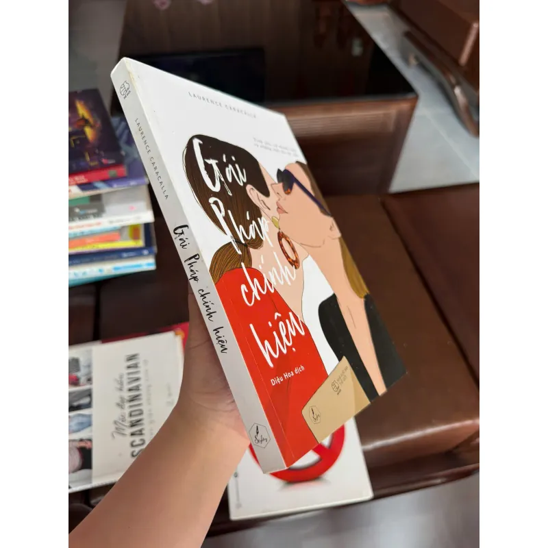 GÁI PHÁP CHÍNH HIỆU – Laurence Caracalla - K3 1006678