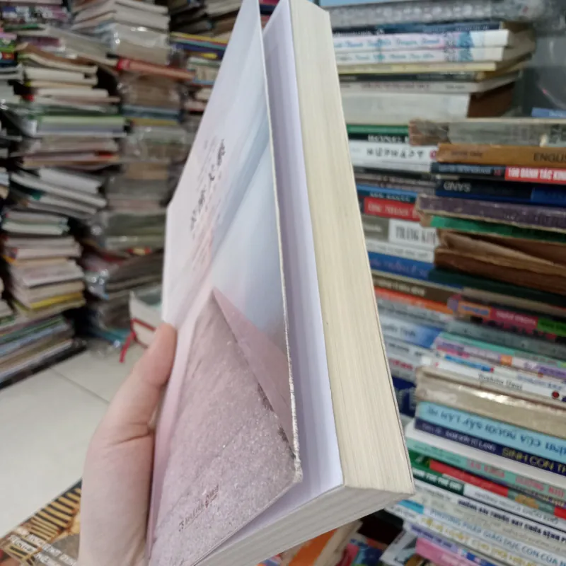 "Relationship: Bridge to the Soul" (Mối quan hệ thân mật: Cây cầu bắc đến tâm hồn) 📚 748917