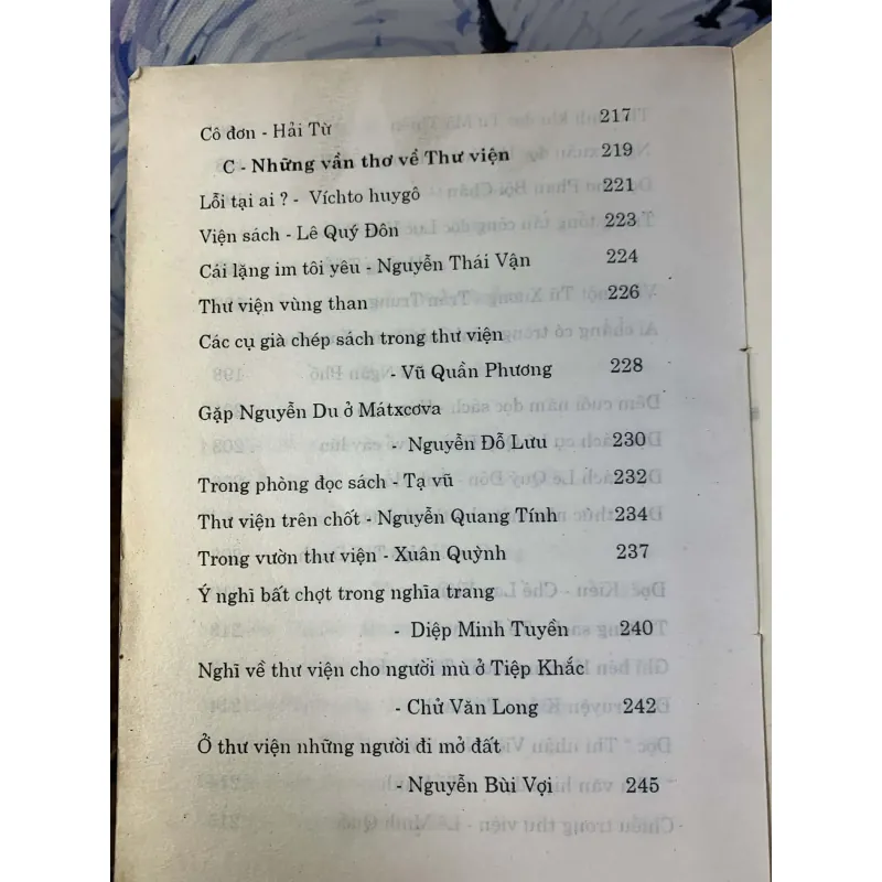 Thơ Và Danh Ngôn Về Sách 739058