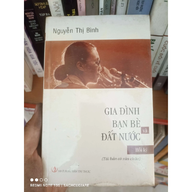 Gia đình bạn bè và đất nước - Nguyễn Thị Bình VAVO 979462