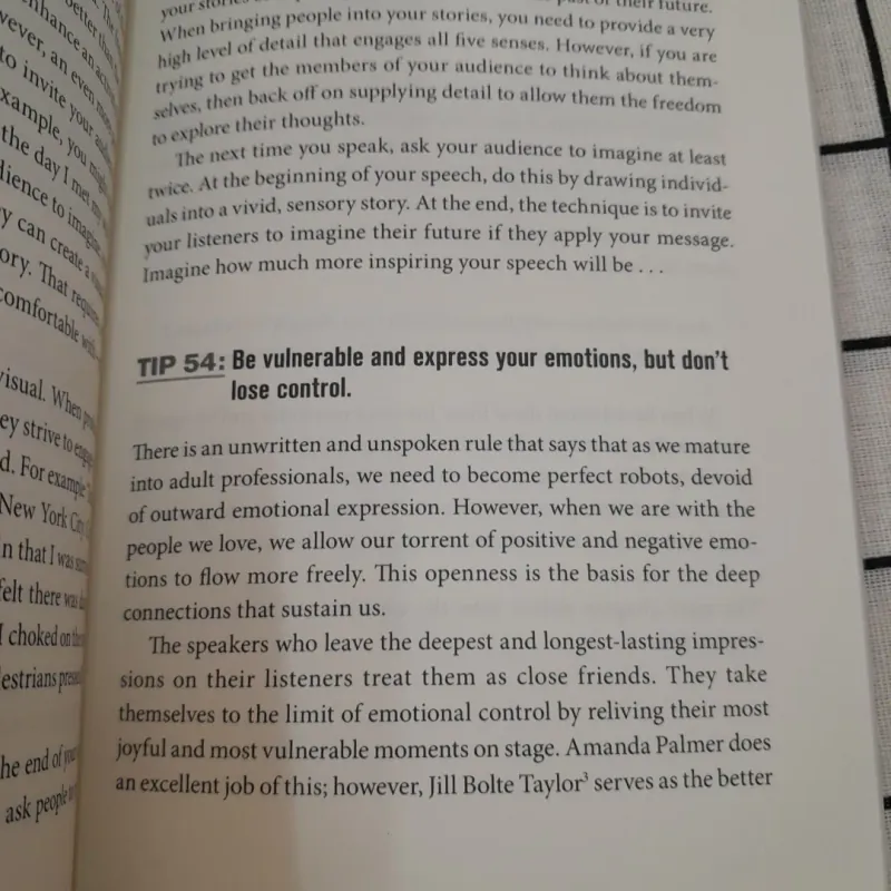 Sách ngoại văn Anh- HOW TO DELIVER A TED TALK- Tg. Jeremey Donovan.  934153