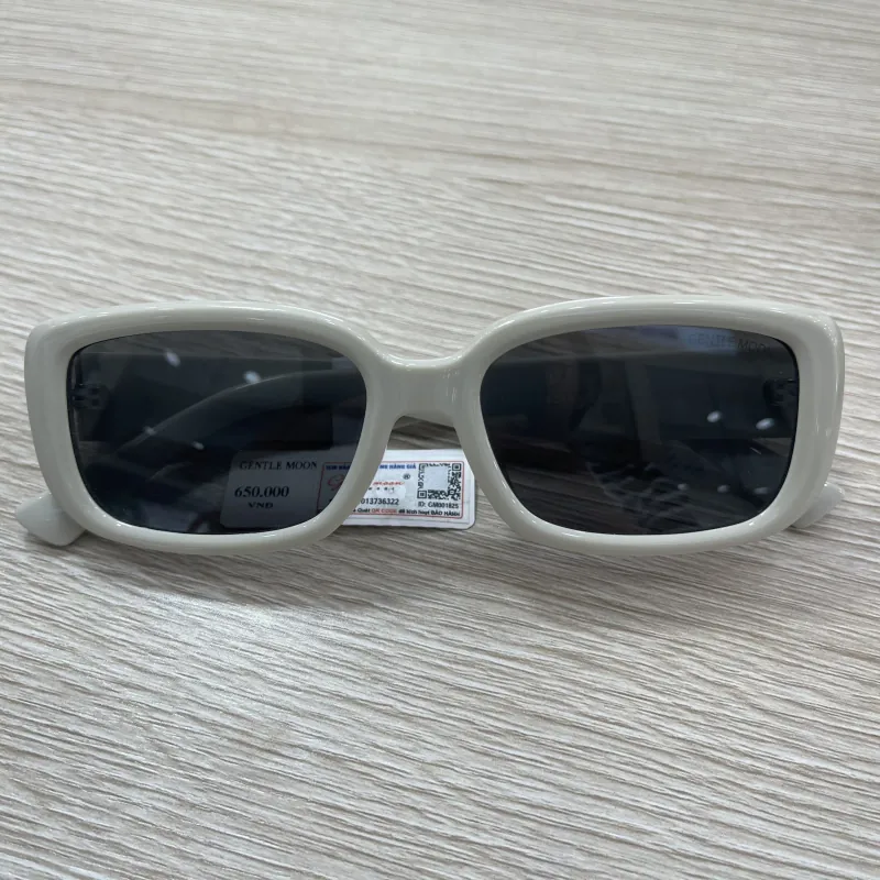 🕶️ Kính Mát GENTLE MOON - New 99% màu trắng kem/ be- FREESHIP 990231