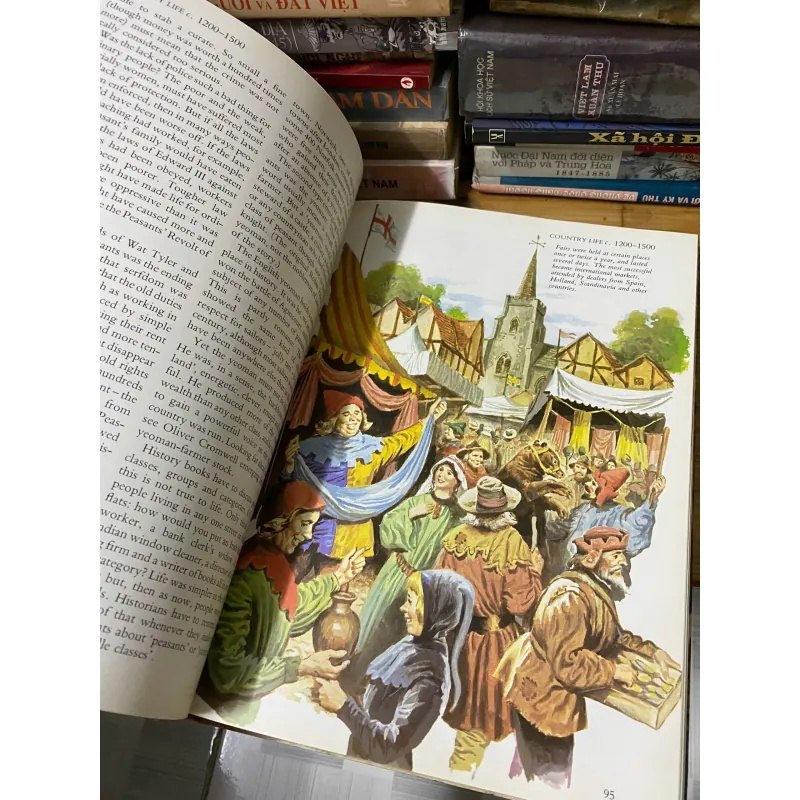 Sách cũ: Hamlyn Children's History of Britan: From The Stone Age to The Present Day 1040960