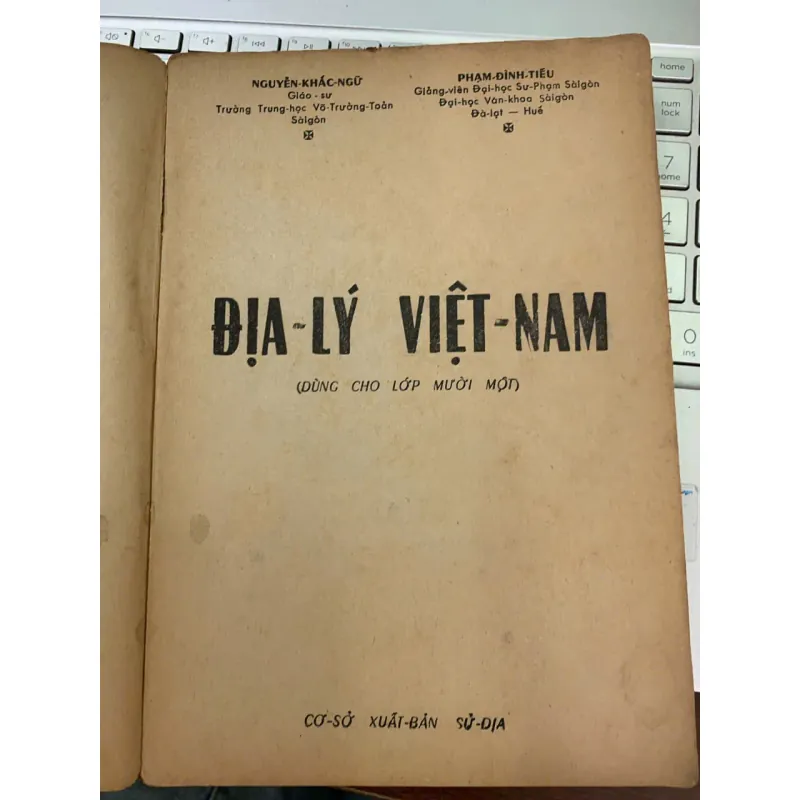 ĐỊA LÝ VIỆT NAM - NGUYỄN KHẮC NGỮ & PHẠM ĐÌNH TIẾU 753349