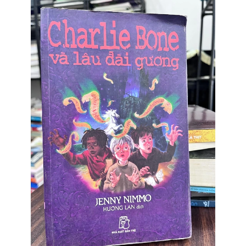 Charlie Bon và lâu đài gương 934392