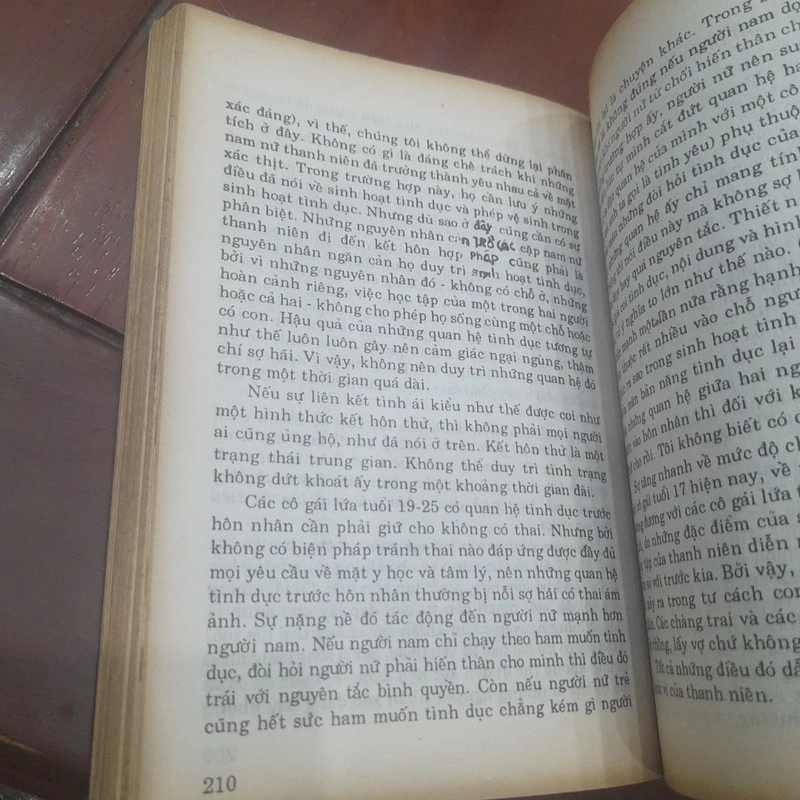 Giáo sư RUDOLF NEUBERT - Sách mới về QUAN HỆ VỢ CHỒNG 519396