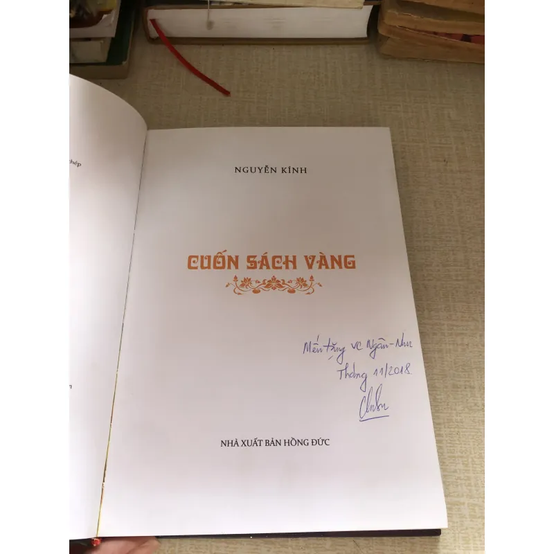 Cuốn sách vàng-Nguyễn Kính 961655