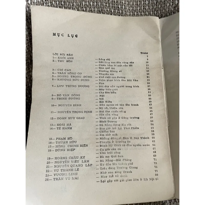 Một vùng thơ - thơ Việt Nam 1945-1985; khổ lớn  1026245