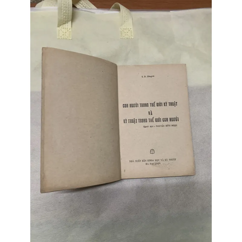 CON NGƯỜI TRONG THẾ GIỚI KỸ THUẬT VÀ KỸ THUẬT TRONG THẾ GIỚI CON NGƯỜI 738993