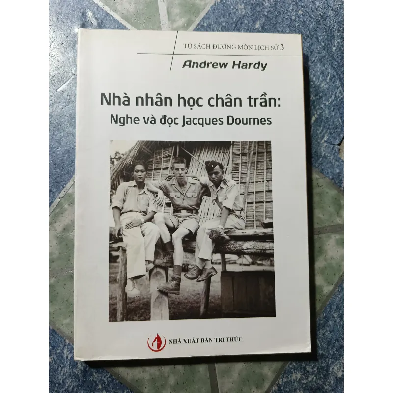Nhà nhân học chân trần: Nghe và đọc Jacques Dournes - Andrew Hardy 973993