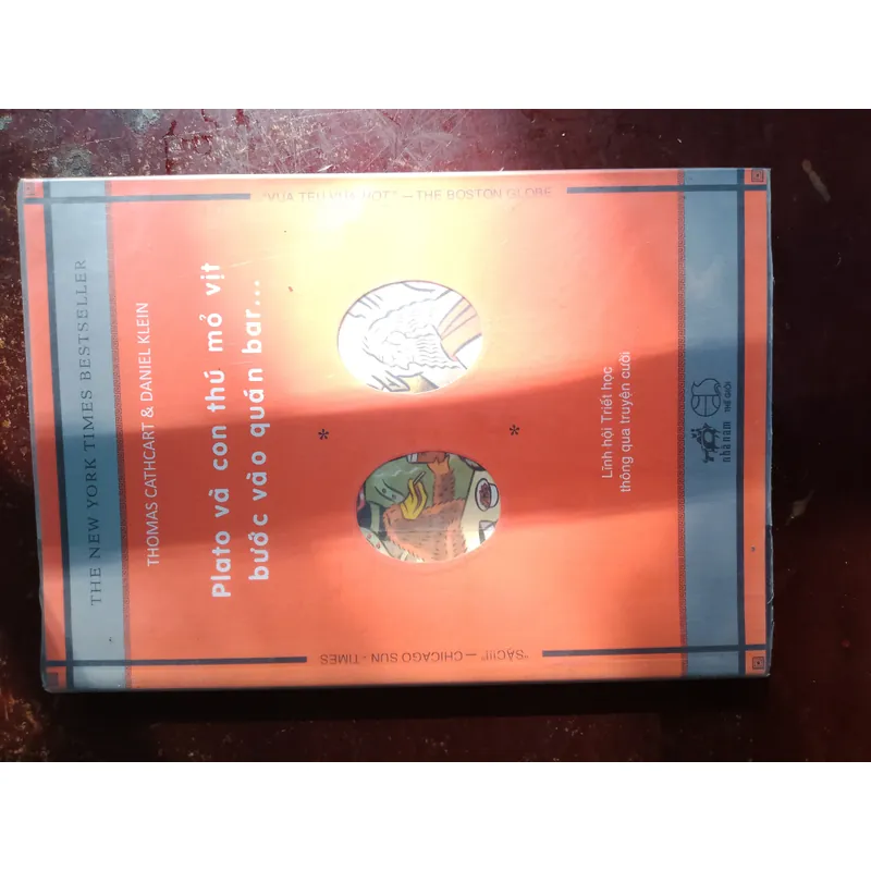 Plato và con thú mỏ vịt bước vào quán bar 720319