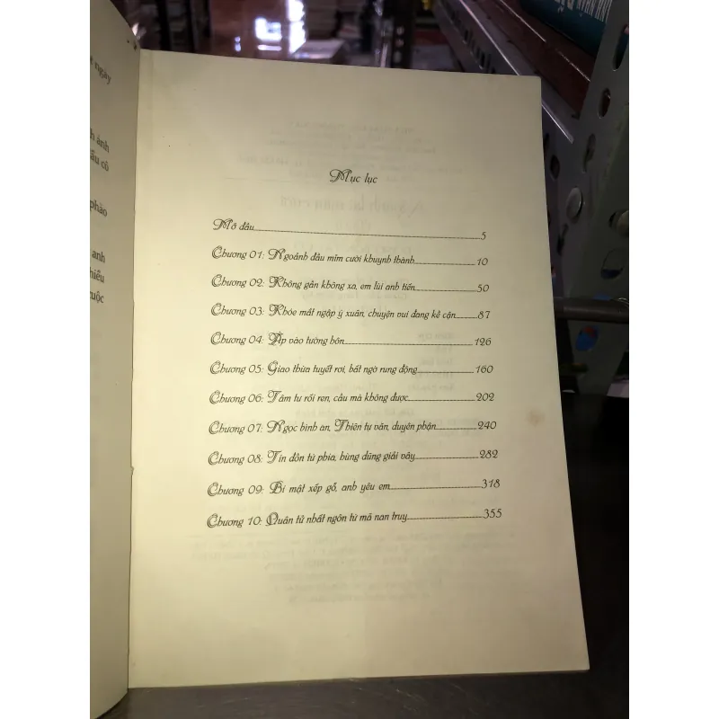 Ngoảnh lại mỉm cười - Đông bôn tây cố 1002498