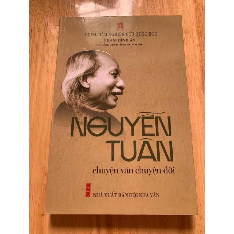 Nguyễn Tuân chuyện văn chuyện đời ( sách mới 95% năm xb 2022) Phạm Đình Ân tuyển chọn sưu tầm- STB2905 Hồi Ký 351584