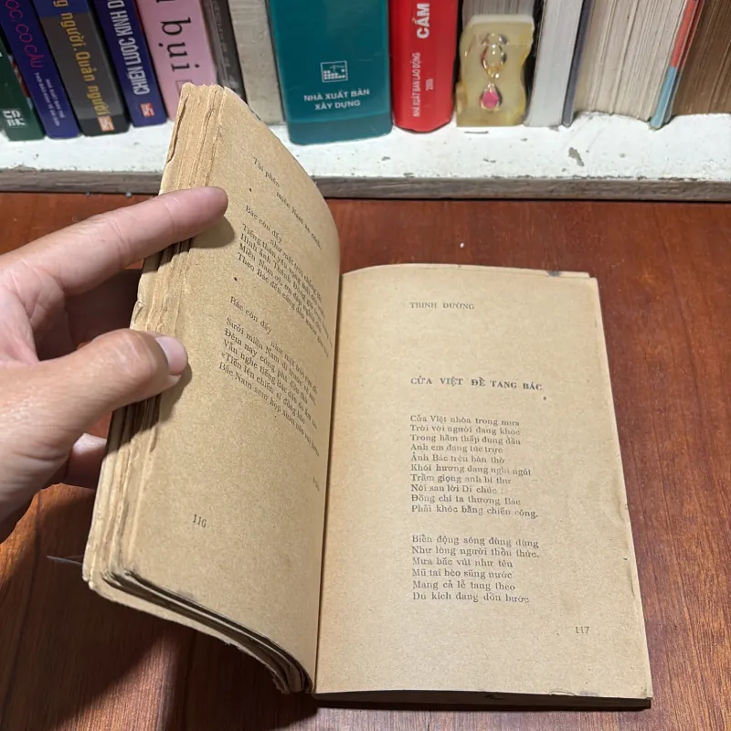 [Sách 7x] - II Thơ: Muôn Vàn Tình Thân Yêu - Nhiều Tác Giả - 1976 797105