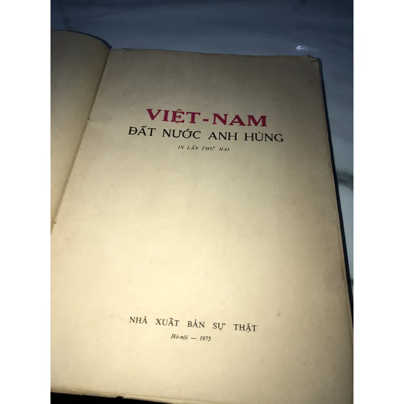 Việt Nam đất nước Anh Hùng  738096