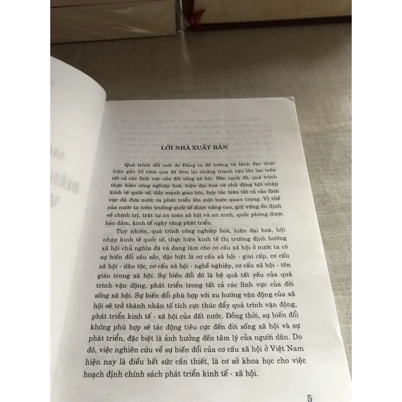 Một số vấn đề về biến đổi cơ cấu xã hội Việt Nam hiện nay 782107