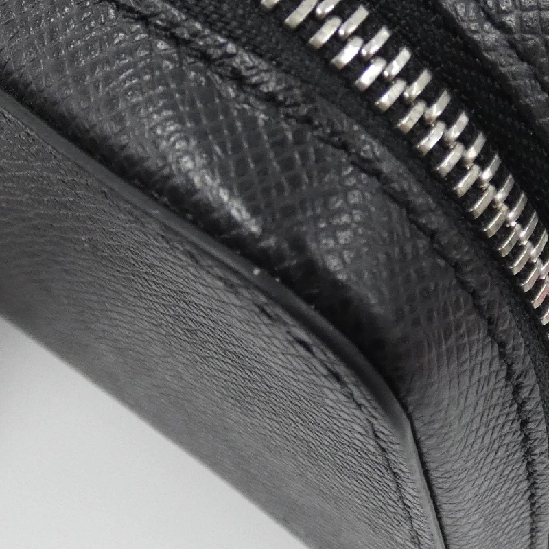 Ví Louis Vuitton Taiga Zippy XL M44275 622368