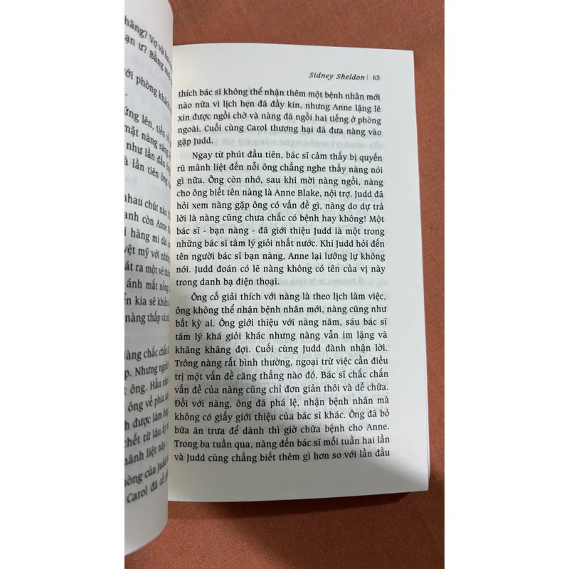 Lộ mặt - Sidney Sheldon 🌊 694693