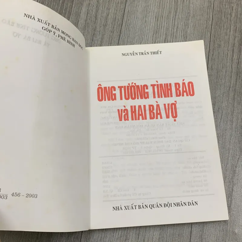 Ông tướng tình báo và hai bà vợ - nguyễn trần thiết. 10a1 1025601