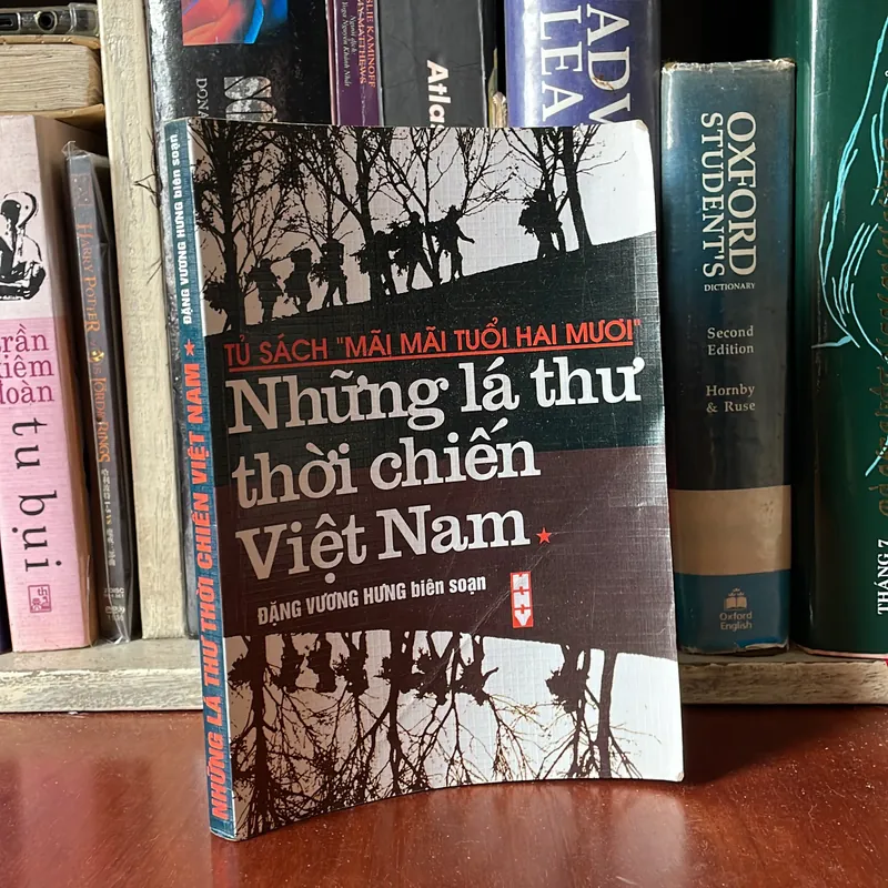 Tủ Sách Mãi Mãi Tuổi Hai Mươi - Những Lá Thư Thời Chiến Việt Nam - Đặng Vương Hưng - 2005 564897