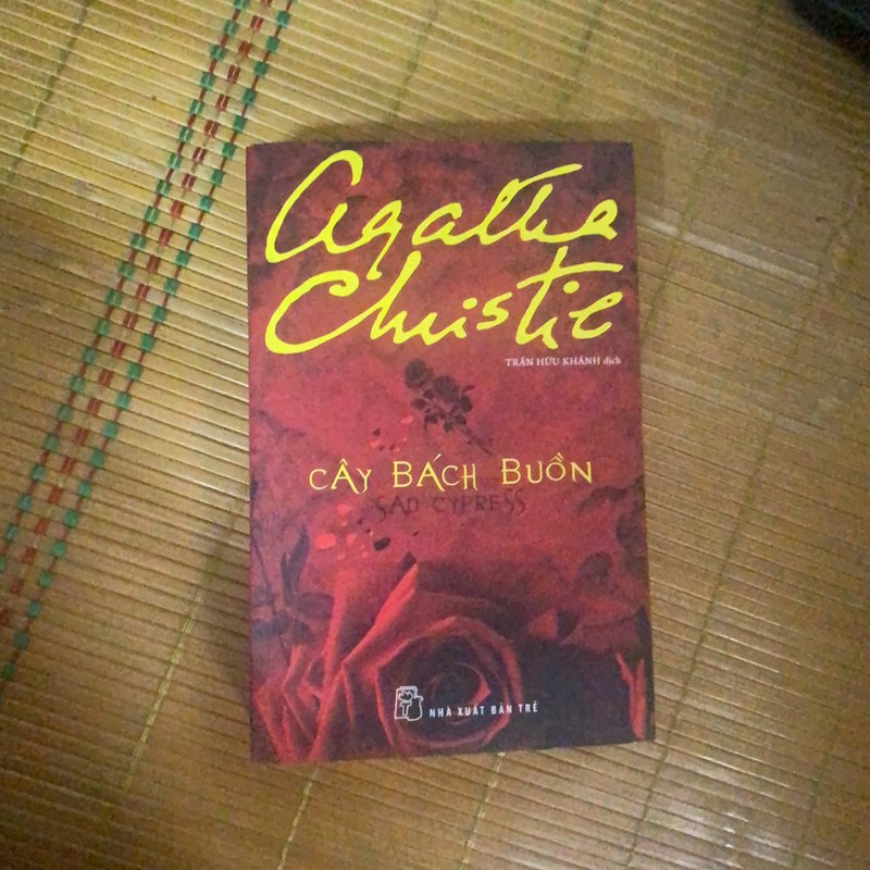 Cây bách buồn - Agatha Christie  144724