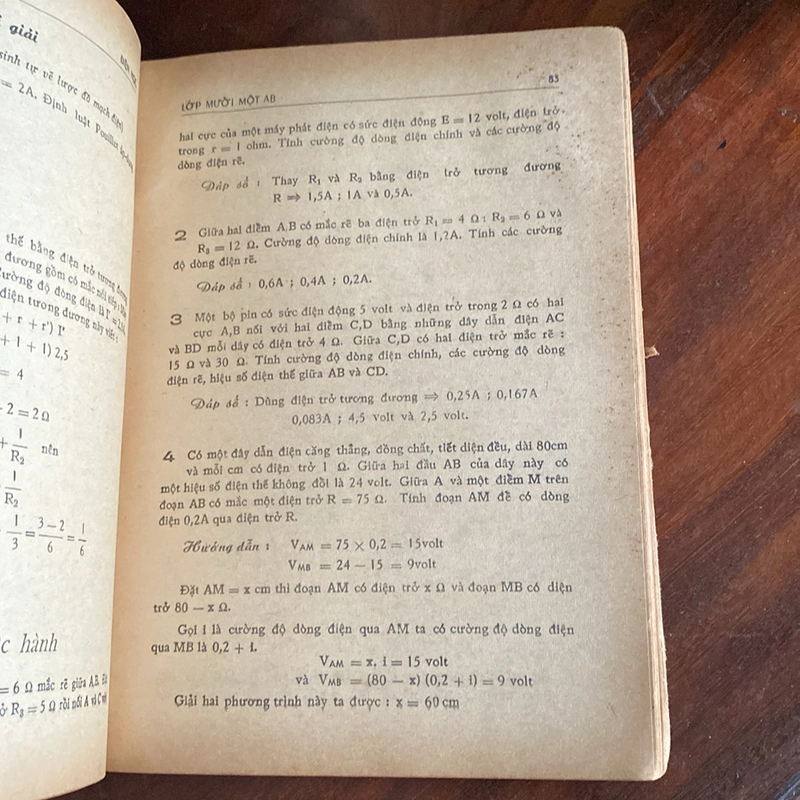 GIÁO KHOA VÀ PHƯƠNG PHÁP GIẢI TOÁN ĐIỆN HỌC LỚP 11 AB (1971) 477223