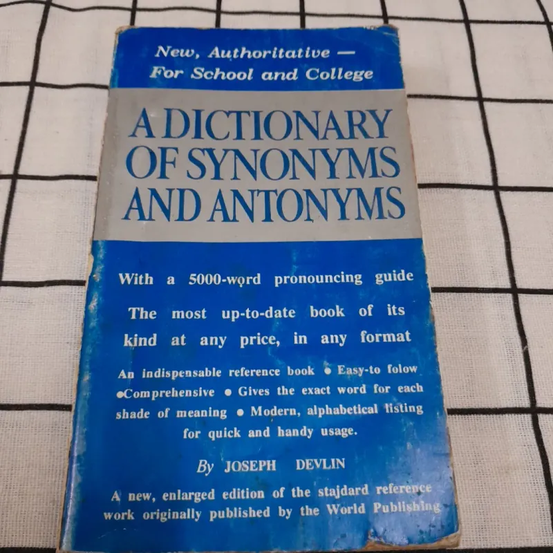 A DICTIONARY OF SYNONYMS AND ANTONYMS [Đồng nghĩa & Trái nghĩa] by Joshep Devin  762522